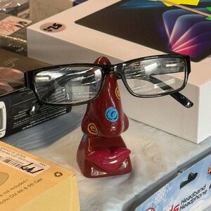 Artistic Nose Eyeglass Holder